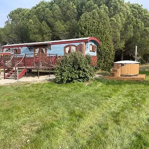  Hébergement de vacances Le Pont Rouge Roulotte